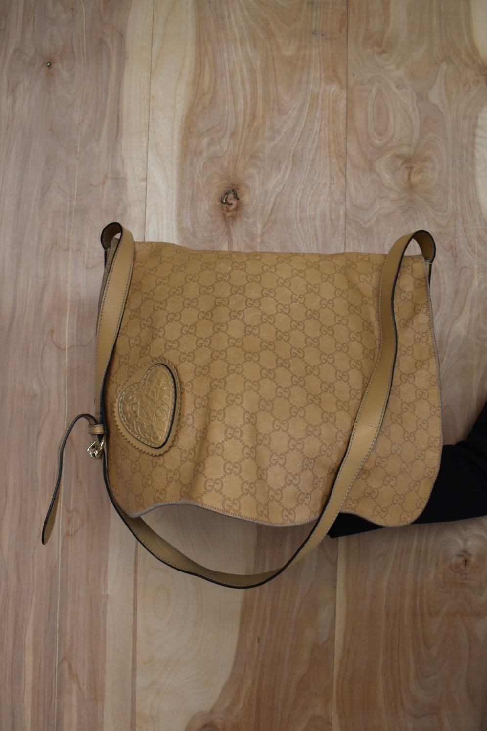 Gucci Guccissima Leather Messenger Bag