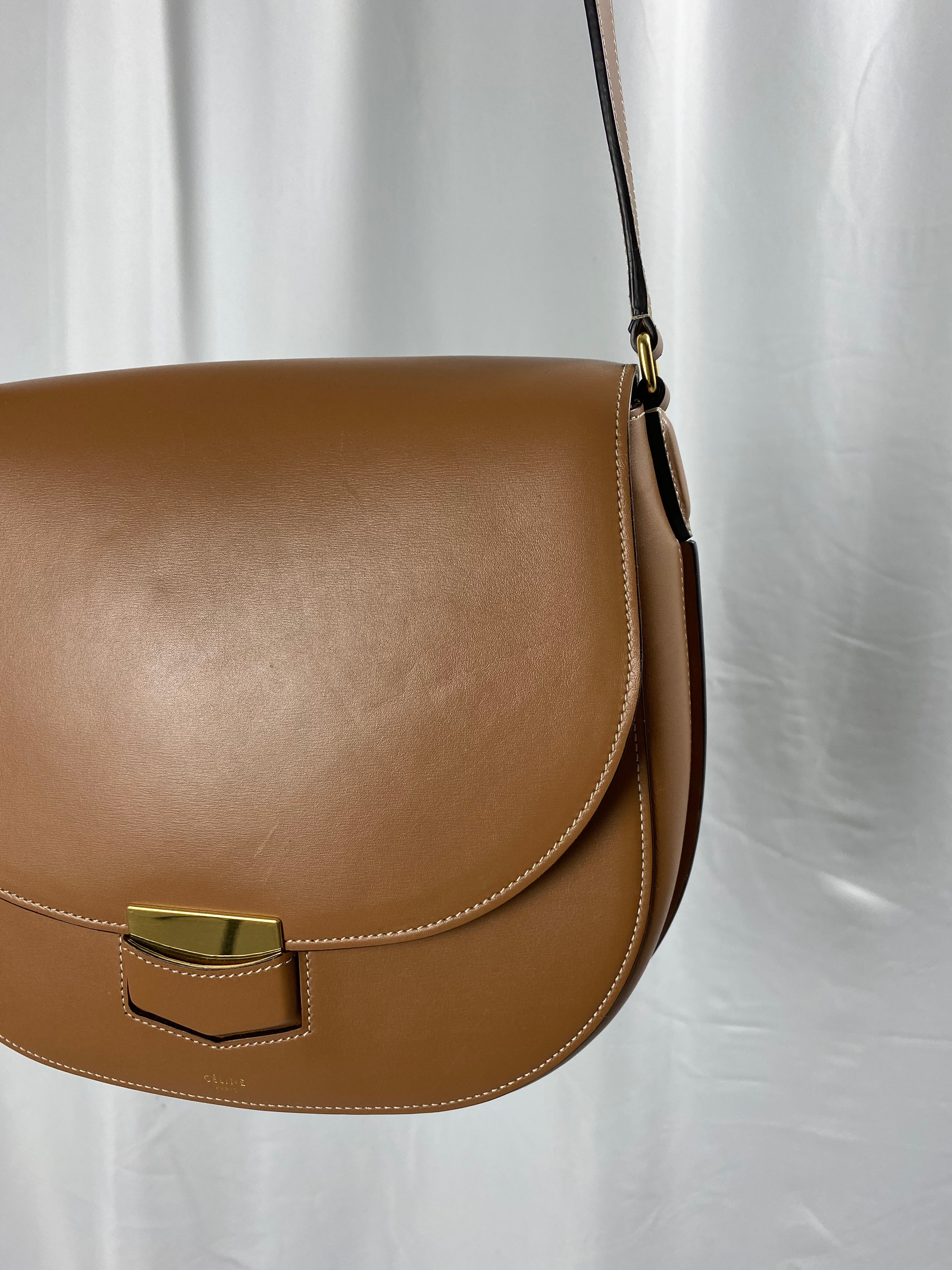 CELINE Medium Trotteur Bag Designer Exchange Consignment TO